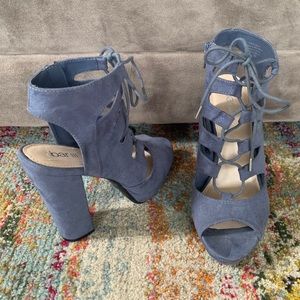 Bar lll lace up block heel